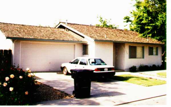 3400 Winchester Ct in Modesto, CA - Building Photo