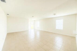 211 NE 20th St in Cape Coral, FL - Building Photo - Building Photo