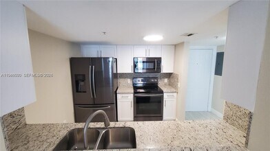 60 NW 37th Ave in Miami, FL - Building Photo - Building Photo