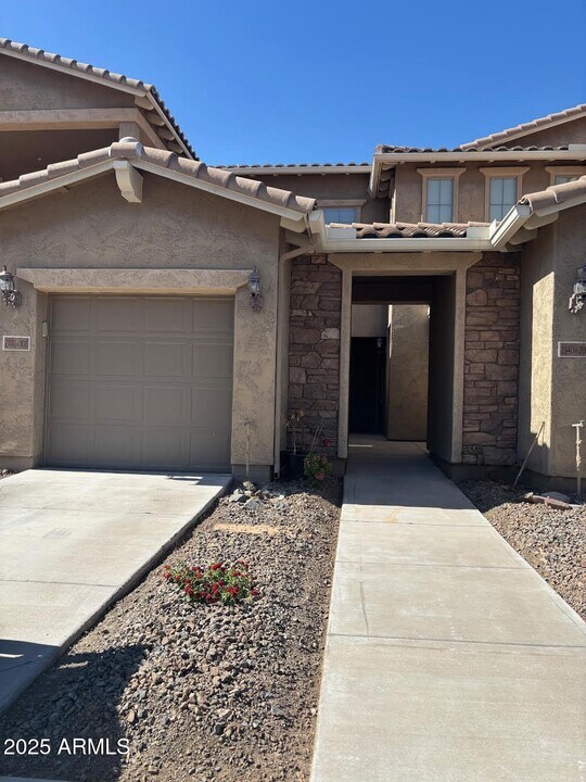 2140 W Tallgrass Trail in Phoenix, AZ - Building Photo