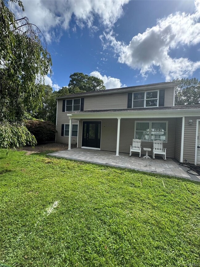 property at 7 Shawmont Ln