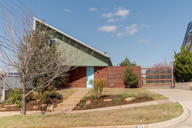 property at 925 NW 8th St