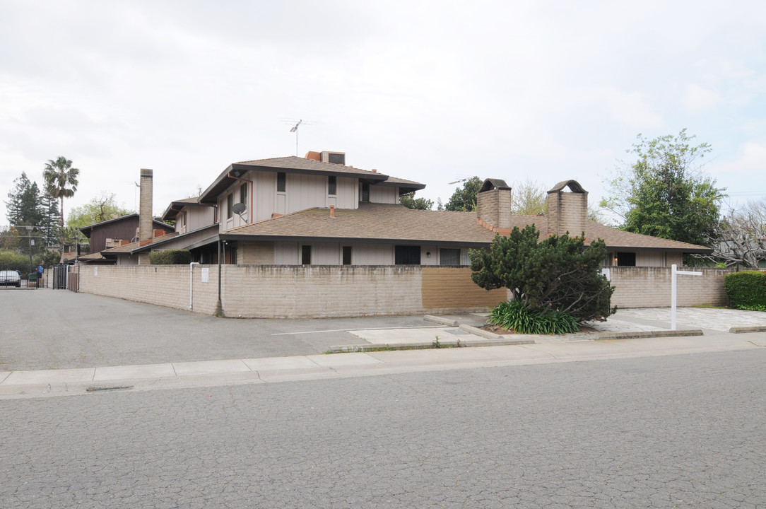 Bella Villas in Sacramento, CA - Foto de edificio