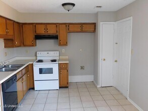 5820 Briarwood Dr in Horn Lake, MS - Foto de edificio - Building Photo