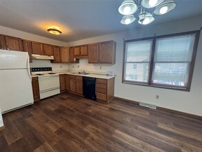 4024 Canterbury Dr in Erie, PA - Building Photo - Building Photo