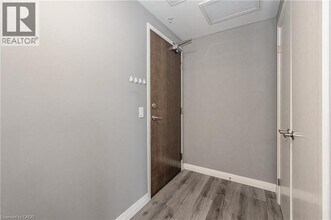 108 Garment St in Kitchener, ON - Building Photo - Building Photo