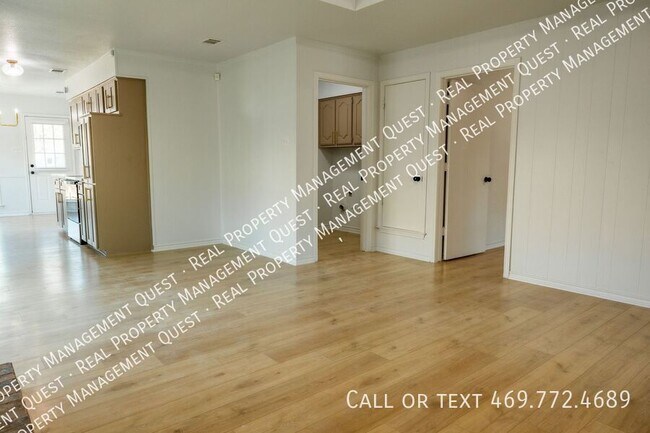 1226 Mockingbird Ln in Desoto, TX - Building Photo - Building Photo