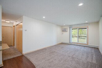 Park Place Apartment in Burnsville, MN - Building Photo - Interior Photo