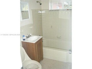 107 Allen Rd in West Park, FL - Building Photo - Building Photo