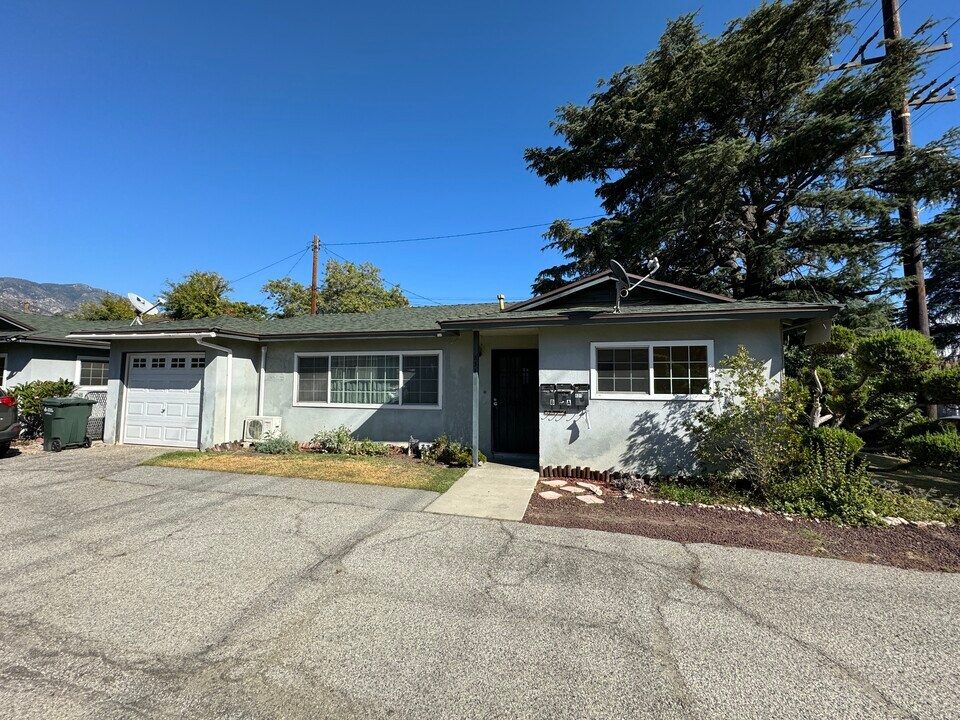 831 W Walnut Ave in Monrovia, CA - Building Photo
