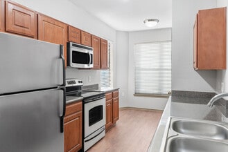 Lakeside Villas (Dallas) in Grand Prairie, TX - Foto de edificio - Building Photo