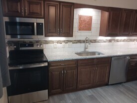 5721 Sheridan Rd, Unit 2 in Youngstown, OH - Building Photo