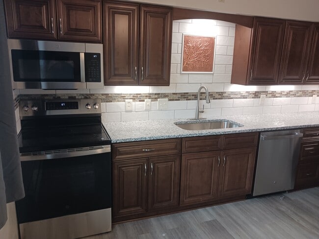 5721 Sheridan Rd, Unit 2