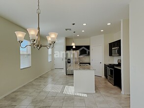 672 N Nestled Hummingbird Ln E in Sahuarita, AZ - Building Photo - Building Photo