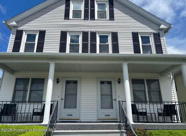 1444 Thackery St in Scranton, PA - Foto de edificio - Building Photo