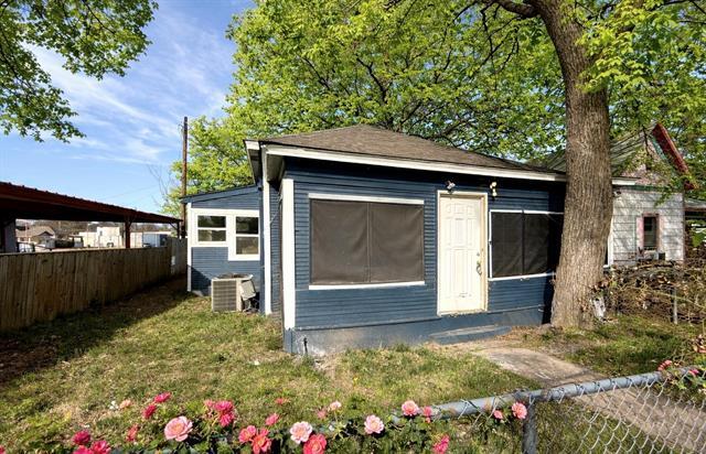 727 W Day St in Denison, TX - Building Photo - Building Photo