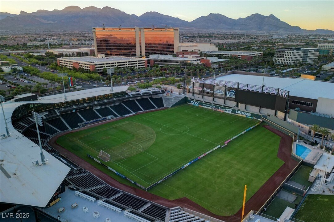 9813 Edgeview Pl in Las Vegas, NV - Building Photo