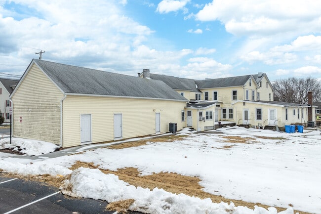 162-168 W Baltimore St in Taneytown, MD - Foto de edificio - Building Photo