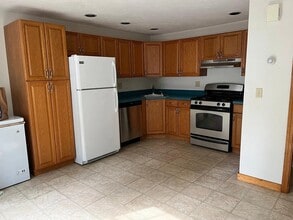 96 Prospect St, Unit 1 in Rockland, MA - Foto de edificio - Building Photo