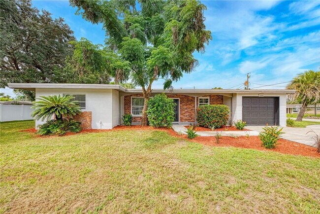 3006 McIntosh Rd in Sarasota, FL - Foto de edificio - Building Photo