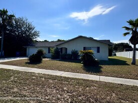 3480 Plaza Ave in Spring Hill, FL - Building Photo