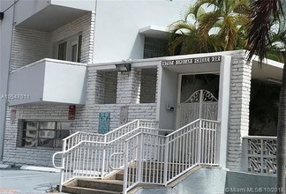 6767 Indian Creek Dr-Unit -1A in Miami Beach, FL - Building Photo - Building Photo