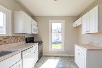 64 W Center St in London, OH - Building Photo - Building Photo