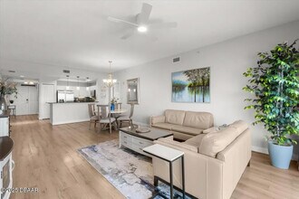 2 Oceans W Blvd in Daytona Beach Shores, FL - Building Photo - Building Photo