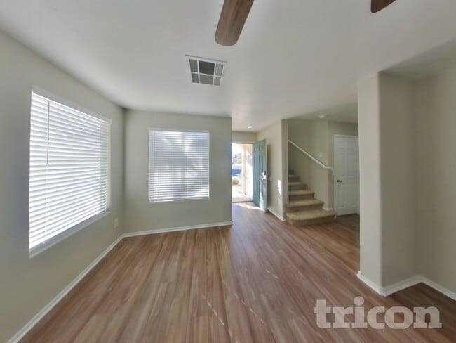 6020 St Petersburg Dr in Las Vegas, NV - Building Photo - Building Photo