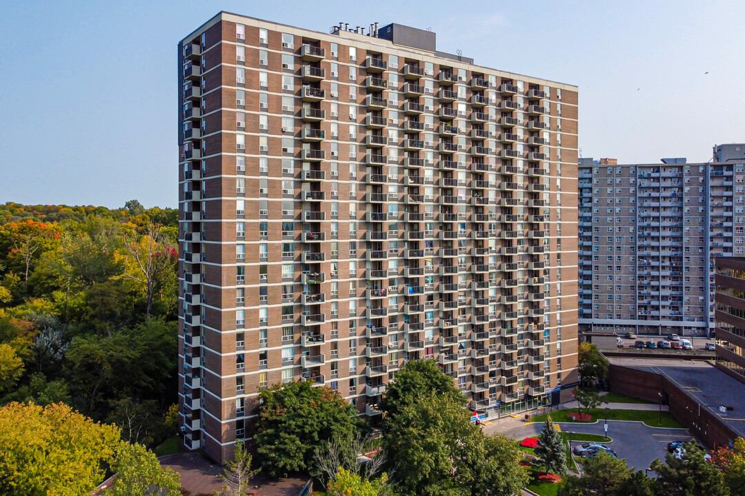 Riverbank Apartments in Ottawa, ON - Building Photo