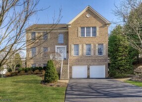 2 Bedford Dr in Bernards, NJ - Building Photo