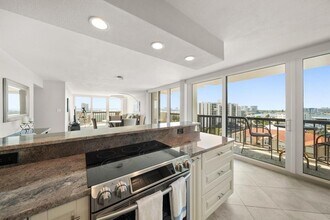 400 Island Way in Clearwater, FL - Building Photo - Building Photo