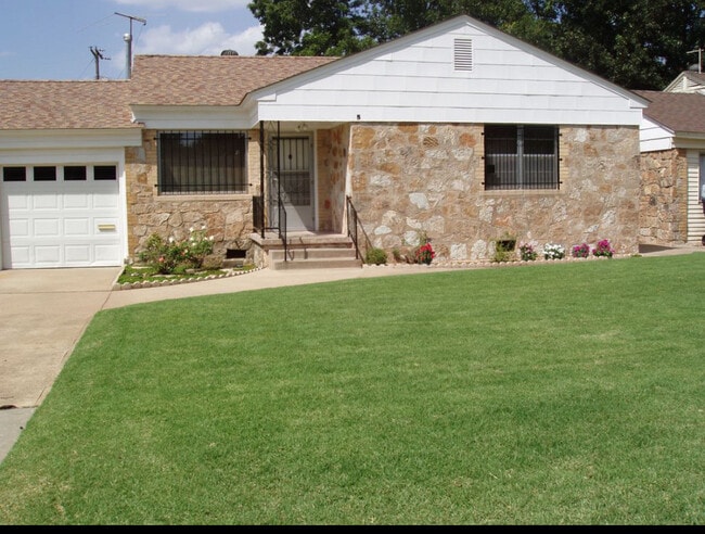property at 5 SE 37th St