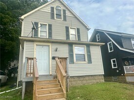 555 Lumiere St in Akron, OH - Building Photo