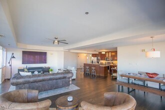 701 W Lakeside Ave in Cleveland, OH - Foto de edificio - Building Photo