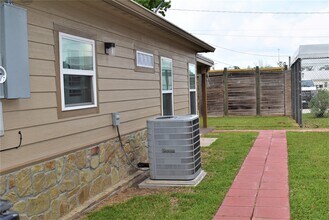 412 Pecan St in Sweeny, TX - Building Photo - Building Photo