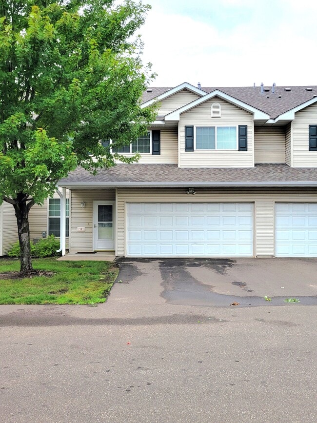 10 Bridgewater Trl in Hudson, WI - Foto de edificio - Building Photo