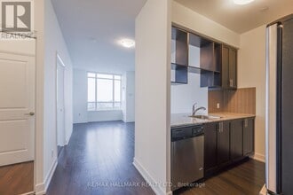 6 Eva Rd in Toronto, ON - Building Photo - Building Photo
