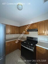 487 Communipaw Ave in Jersey City, NJ - Building Photo - Building Photo