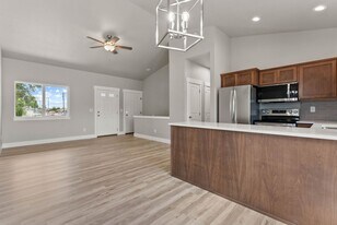 13805 E Rich Ave in Spokane Valley, WA - Building Photo