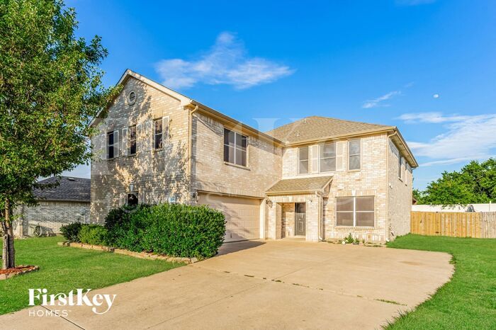 324 Bob White Dr in Red Oak, TX - Building Photo