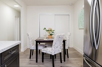 1051 Rock Springs Rd, Unit Rock springs road, 216 in Escondido, CA - Foto de edificio - Building Photo