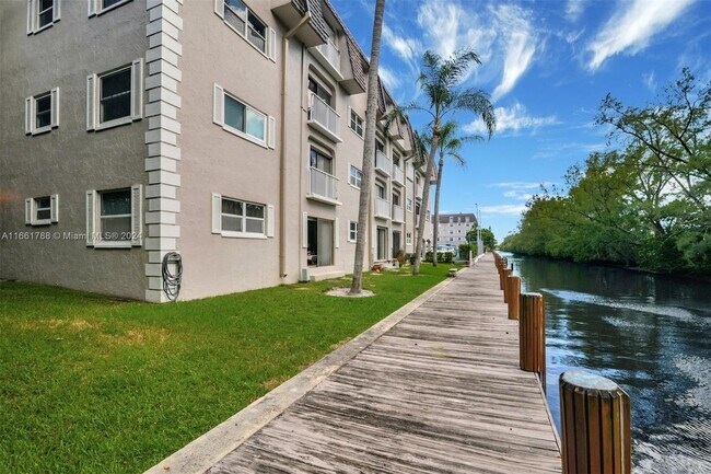 5951 NE 14th Ln, Unit 108N in Fort Lauderdale, FL - Foto de edificio - Building Photo