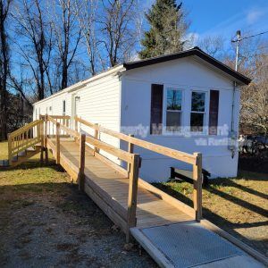 17 Dartmouth St in Skowhegan, ME - Building Photo