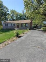2110 Sand Hill Rd in Hershey, PA - Building Photo
