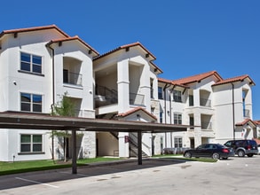 Southpark Crossing Apartments in Austin, TX - Building Photo - Building Photo