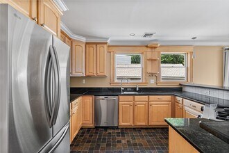 210-212-212 W 9th St in Boston, MA - Building Photo - Building Photo