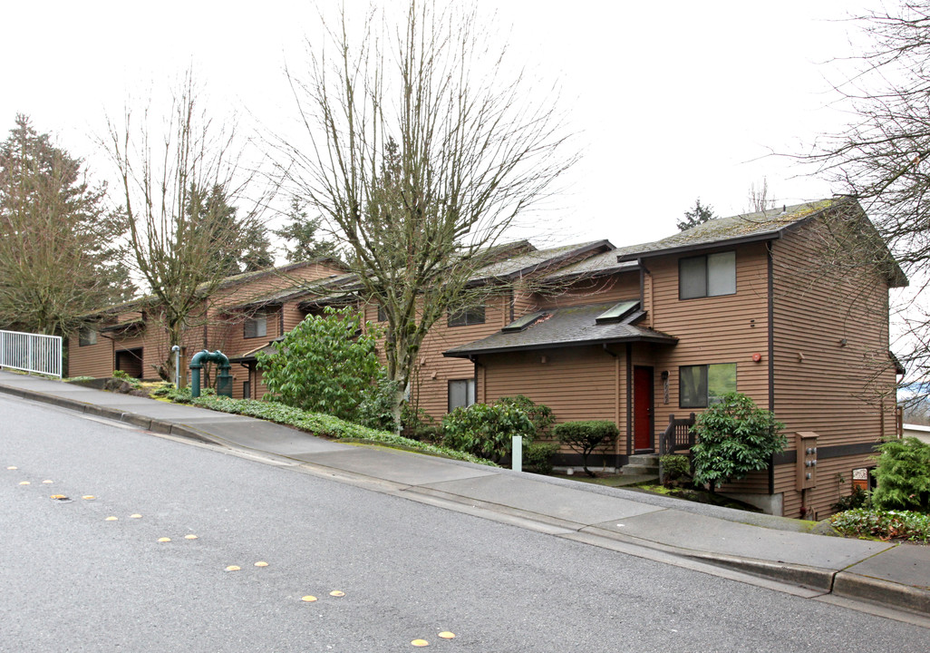 BEAR CREEK APARTMENTS in Redmond, WA - Foto de edificio