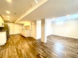 254 Sanatorium Rd in Hamilton, ON - Building Photo