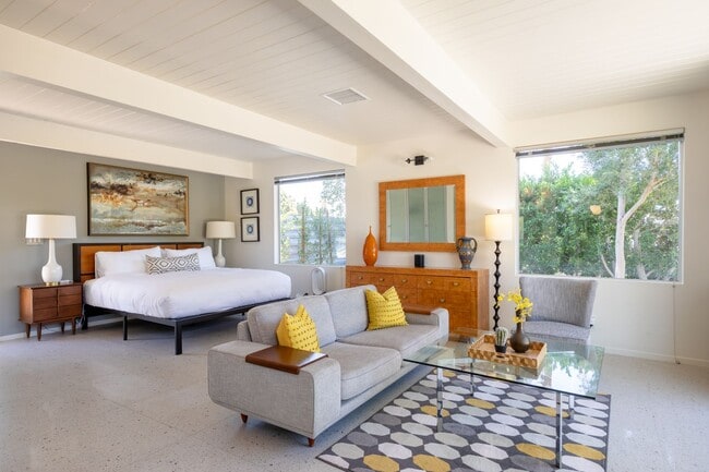 property at 2204 W Acacia Rd
